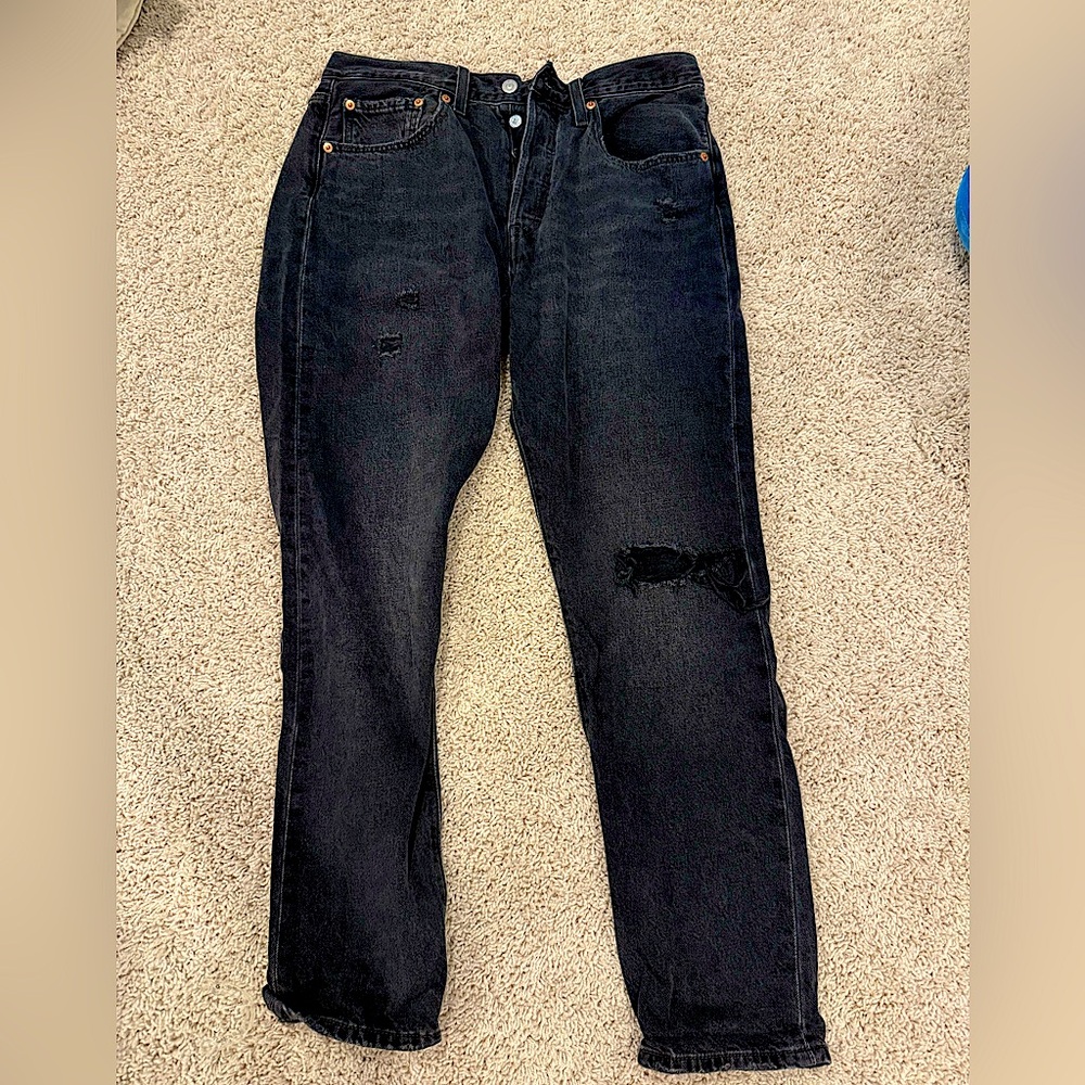 Levi’s 501 90s W30/L28 black distressed jeans.